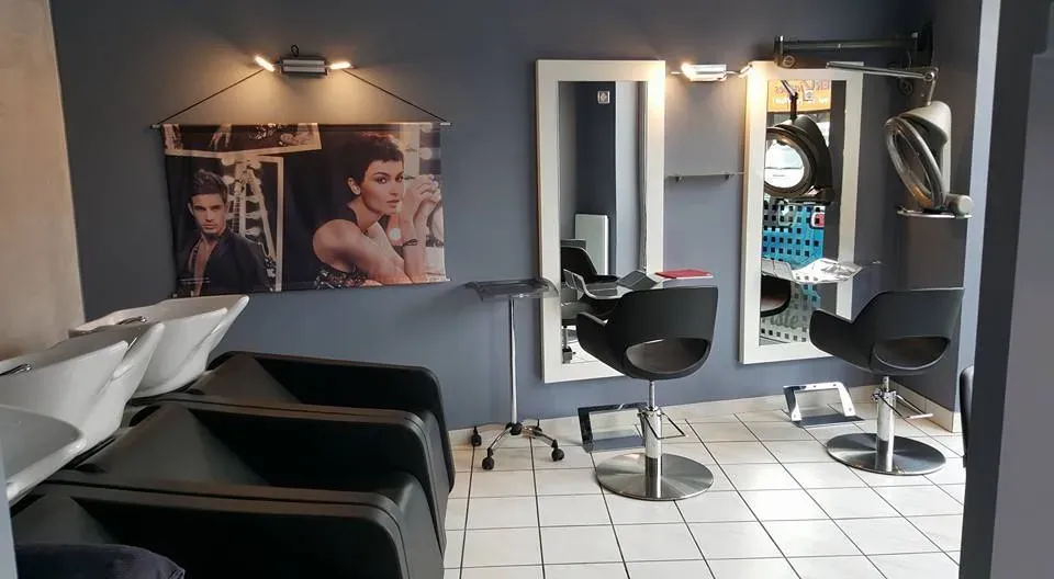 Coiffeur homme près de Mercury