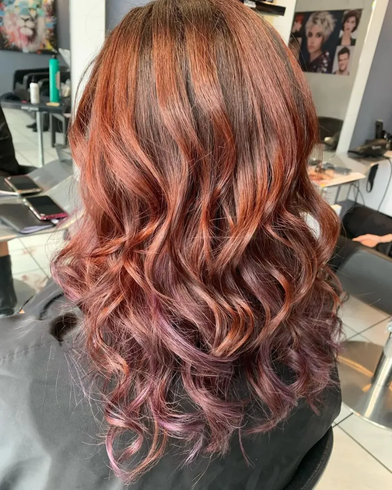 Coiffure femme  boucle rouge - Salon Marine Pierroz